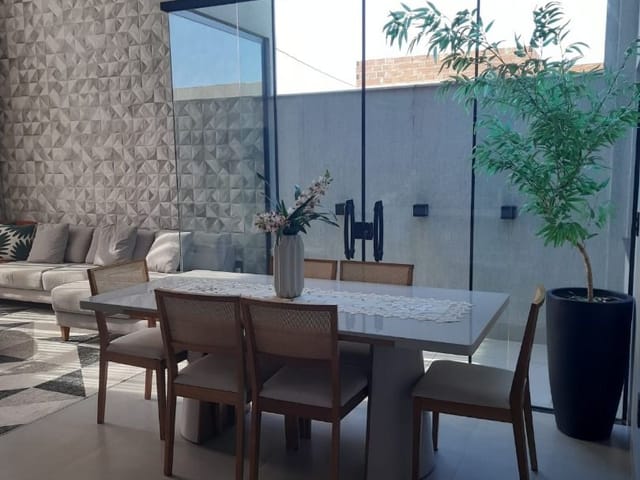 Casa com 210m² 3 quartos e 3 banheiros, à venda, no bairro Cabiúnas em Macaé