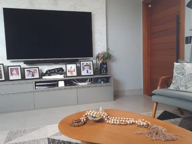 Casa com 210m² 3 quartos e 3 banheiros, à venda, no bairro Cabiúnas em Macaé