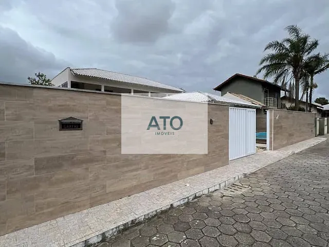 Casa 4 quartos e 4 banheiros, à venda, no bairro universitario em Tijucas