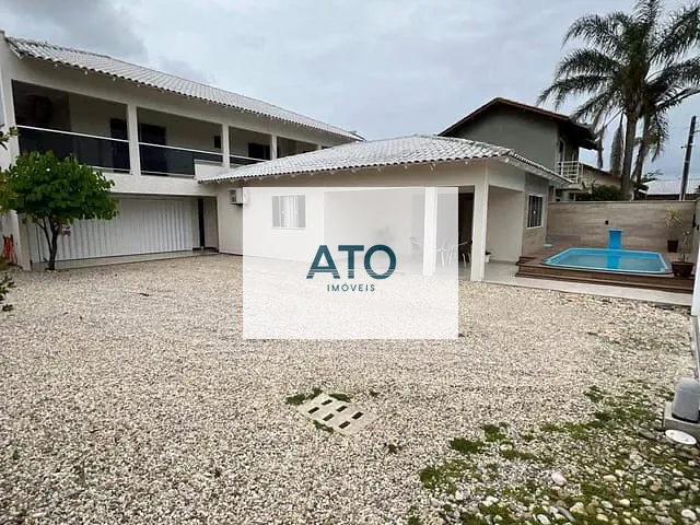 Casa 4 quartos e 4 banheiros, à venda, no bairro universitario em Tijucas