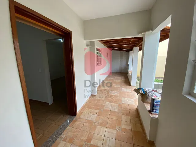 Casa 2 quartos e 2 banheiros, para alugar, no bairro Centro em Pirassununga