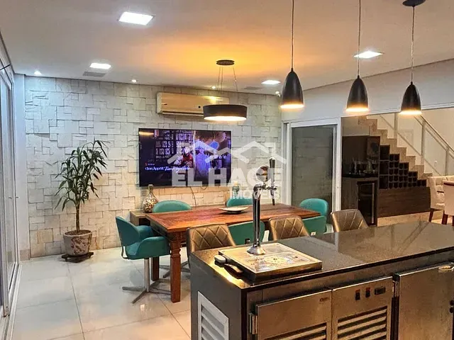 Casa com 375m² 4 quartos e 5 banheiros, à venda, no bairro Jardim Universitário em Cuiabá