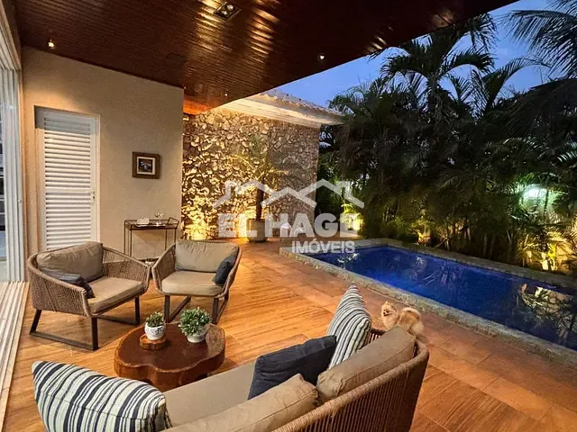Casa com 375m² 4 quartos e 5 banheiros, à venda, no bairro Jardim Universitário em Cuiabá