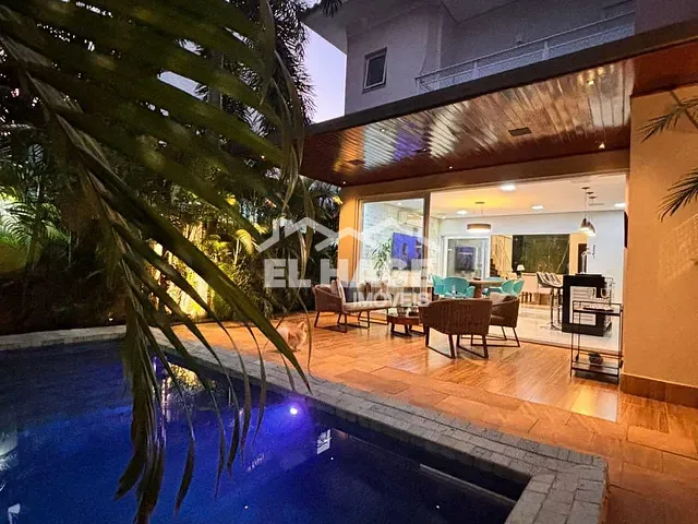 Casa com 375m² 4 quartos e 5 banheiros, à venda, no bairro Jardim Universitário em Cuiabá