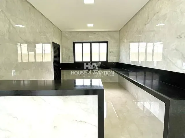 Casa com 460m² 4 quartos e 6 banheiros, à venda, no bairro Portal do Sol Green em Goiânia