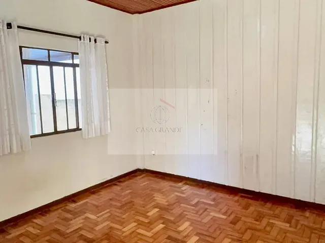 Casa 3 quartos e 1 banheiro, à venda, no bairro Jardim Caviúna em Rolândia