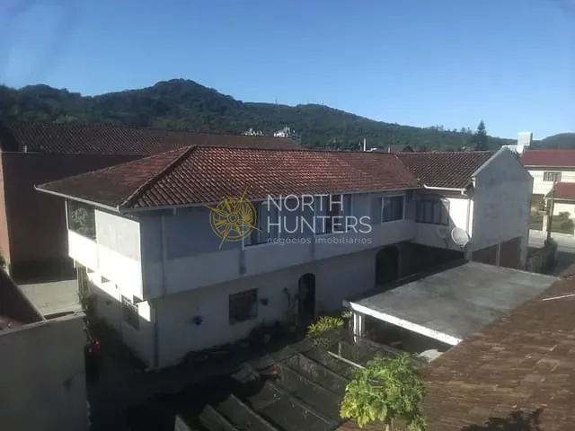 Casa com 503m² 4 quartos e 2 banheiros, à venda, no bairro Iririú em Joinville