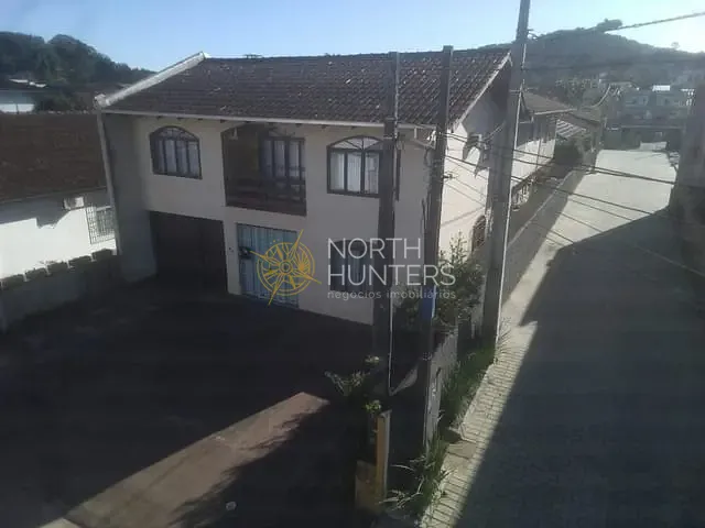 Casa com 503m² 4 quartos e 2 banheiros, à venda, no bairro Iririú em Joinville