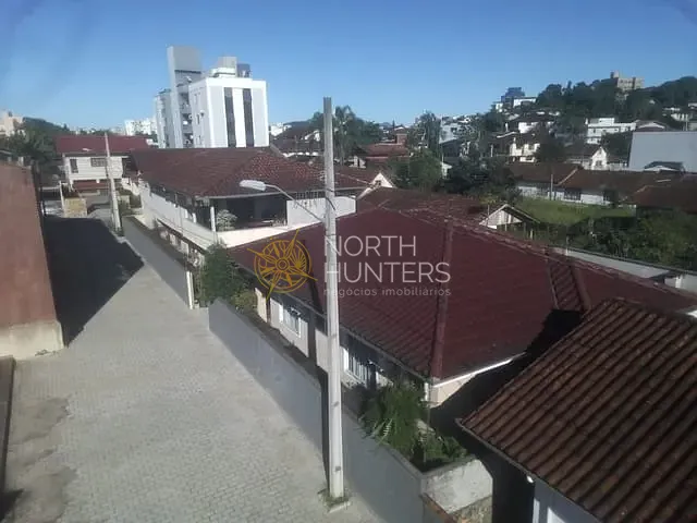 Casa com 503m² 4 quartos e 2 banheiros, à venda, no bairro Iririú em Joinville