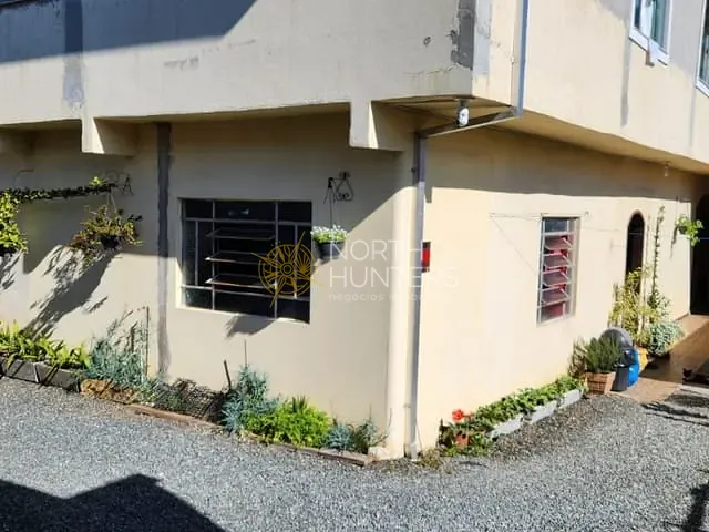 Casa com 503m² 4 quartos e 2 banheiros, à venda, no bairro Iririú em Joinville