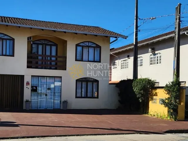 Casa com 503m² 4 quartos e 2 banheiros, à venda, no bairro Iririú em Joinville