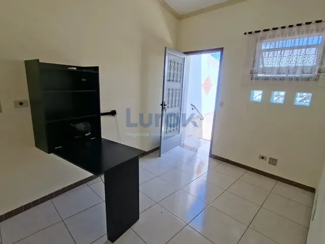 Casa com 45m² 1 quarto e 1 banheiro, para alugar, no bairro Jardim Valença em Valinhos