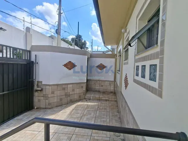 Casa com 45m² 1 quarto e 1 banheiro, para alugar, no bairro Jardim Valença em Valinhos