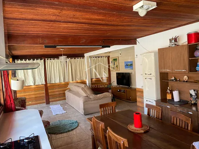 Casa com 450m² 4 quartos e 2 banheiros, à venda, no bairro Itapeba em Maricá
