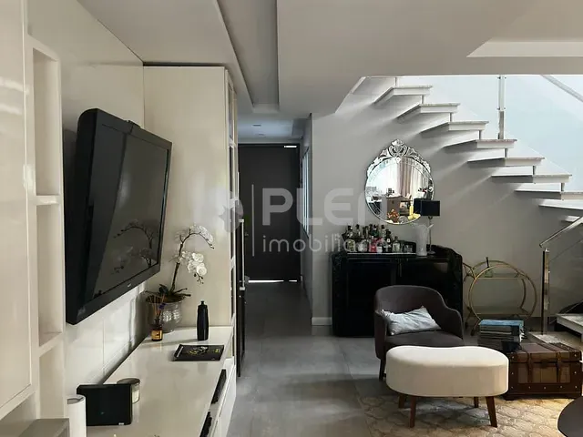 Casa com 300m² 5 quartos e 6 banheiros, à venda, no bairro Alphaville em Santana de Parnaíba