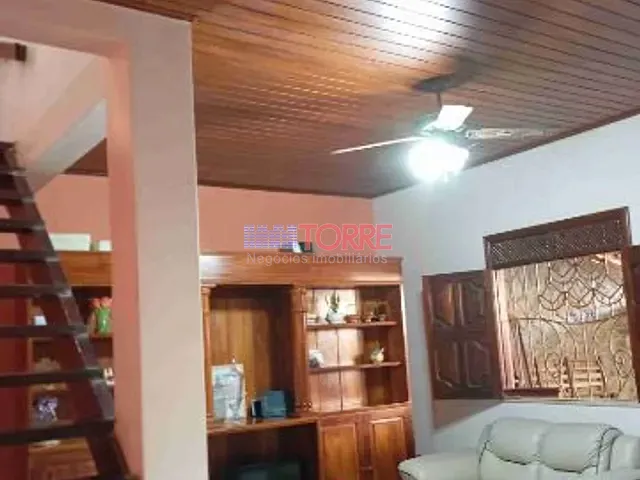 Casa 4 quartos e 4 banheiros, à venda, no bairro Hernani Sá em Ilhéus