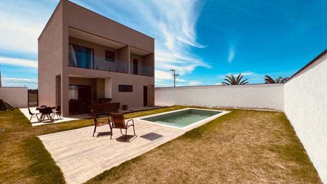 Casa com 385m² 3 quartos e 1 banheiro, à venda, no bairro Ogiva em Cabo Frio