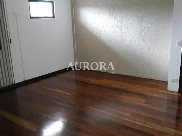 Casa com 650m² 3 quartos e 4 banheiros, à venda ou para alugar, no bairro Iguaçu em Londrina