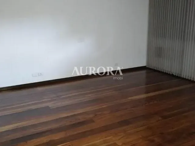 Casa com 650m² 3 quartos e 4 banheiros, à venda ou para alugar, no bairro Iguaçu em Londrina