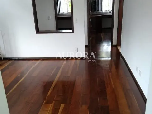 Casa com 650m² 3 quartos e 4 banheiros, à venda ou para alugar, no bairro Iguaçu em Londrina