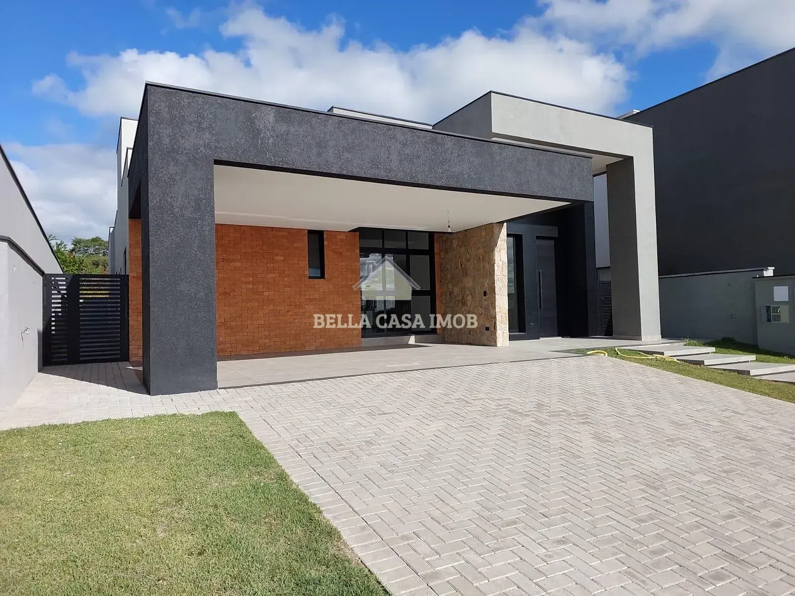 Casa, 3 quartos, 245 m² - Foto 1