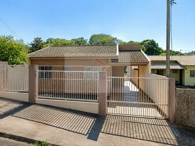 Casa 3 quartos e 1 banheiro, à venda, no bairro Jardim Caviúna em Rolândia