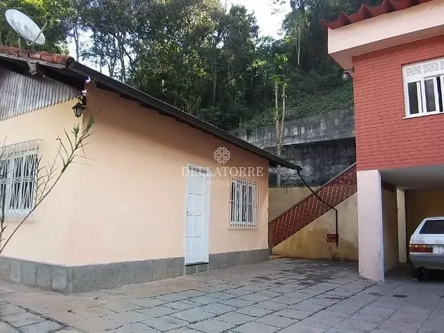 Casa com 615m² 3 quartos e 2 banheiros, à venda, no bairro Barra do Imbuí em Teresópolis