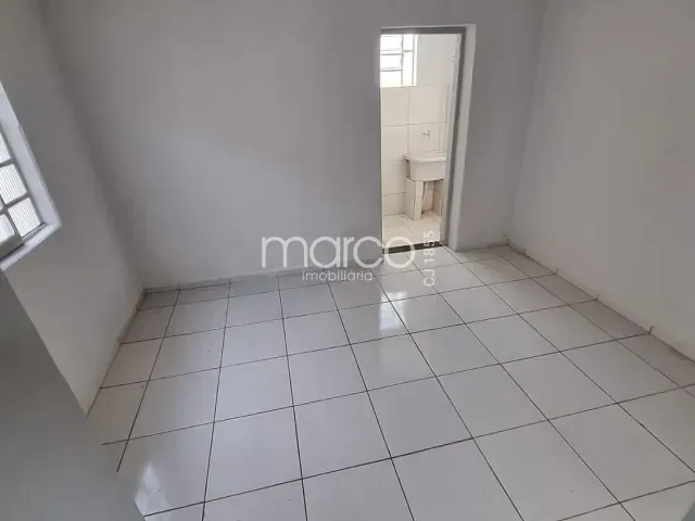 Casa 1 quarto e 1 banheiro, para alugar, no bairro Setor Central em Goiânia
