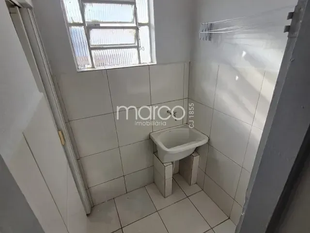 Casa 1 quarto e 1 banheiro, para alugar, no bairro Setor Central em Goiânia