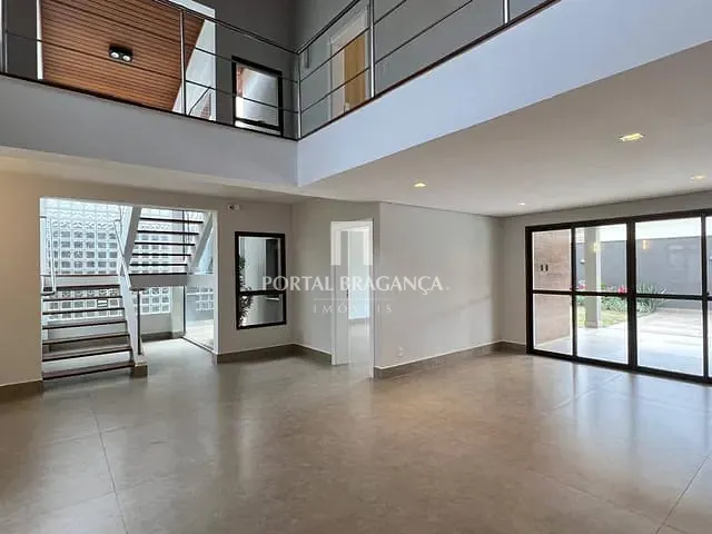 Casa com 550m² 4 quartos e 5 banheiros, à venda, no bairro Condomínio Residencial Euroville em Bragança Paulista