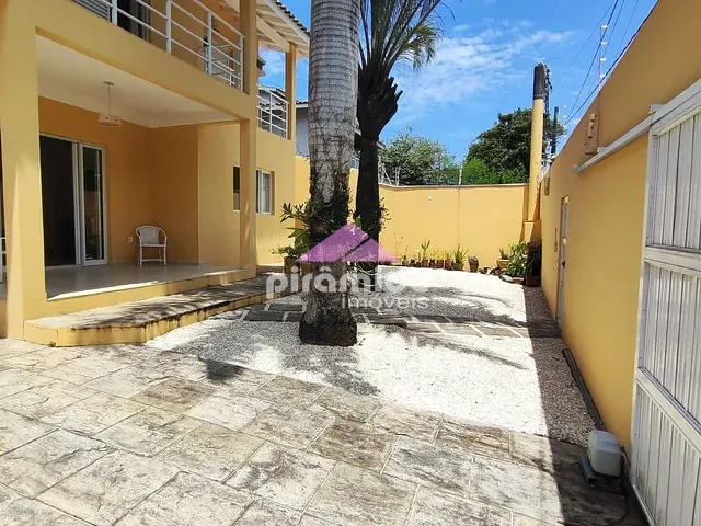 Casa com 480m² 4 quartos e 5 banheiros, à venda, no bairro Jardim Primavera em Caraguatatuba