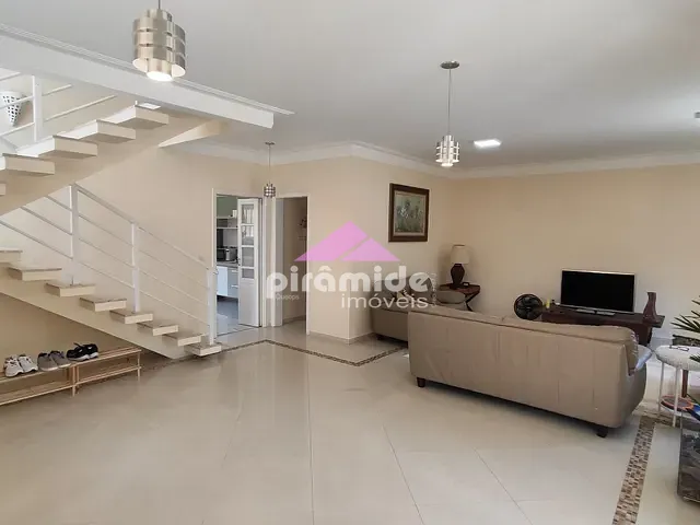 Casa com 480m² 4 quartos e 5 banheiros, à venda, no bairro Jardim Primavera em Caraguatatuba