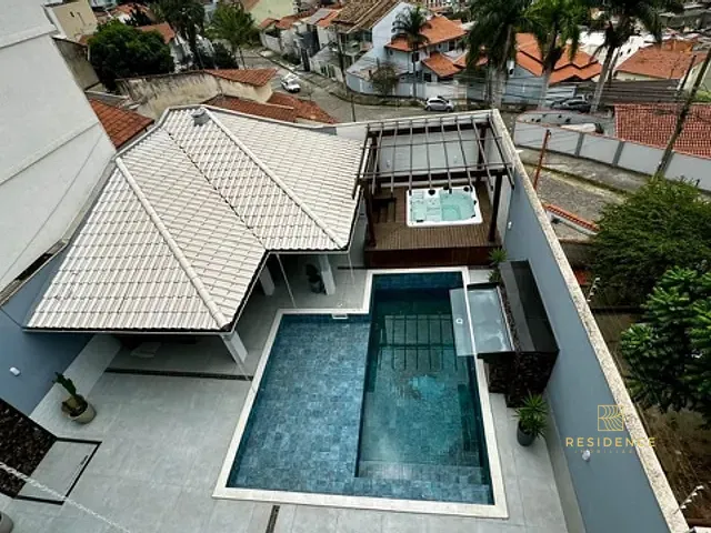 Casa 4 quartos e 2 banheiros, à venda, no bairro Jardim Amália em Volta Redonda
