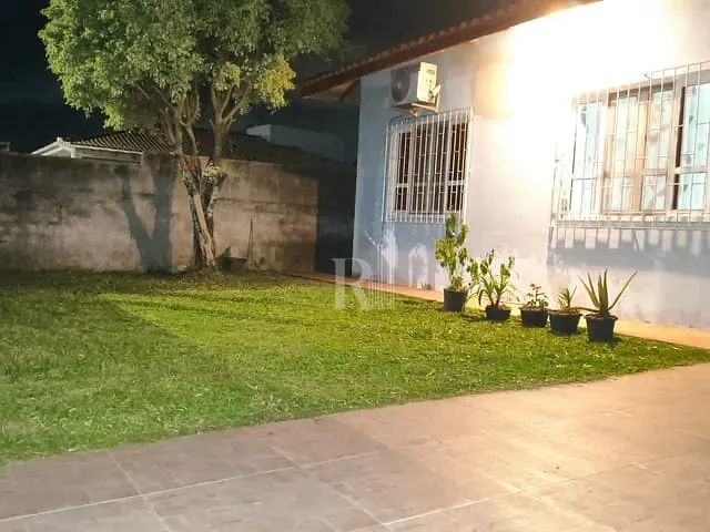 Casa com 300m² 3 quartos e 2 banheiros, à venda, no bairro Barra do Aririú em Palhoça