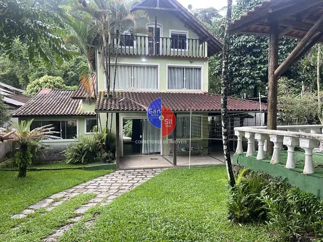 Casa com 960m² 6 quartos e 4 banheiros, à venda, no bairro Corujas em Guapimirim