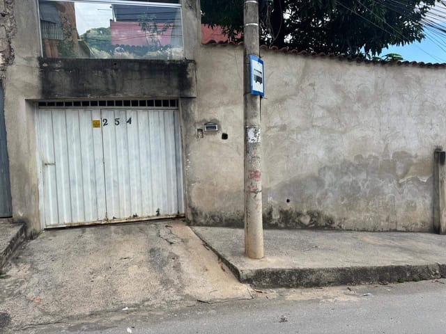 Casa 4 quartos e 2 banheiros, à venda, no bairro São Cosme de Baixo (São Benedito) em Santa Luzia