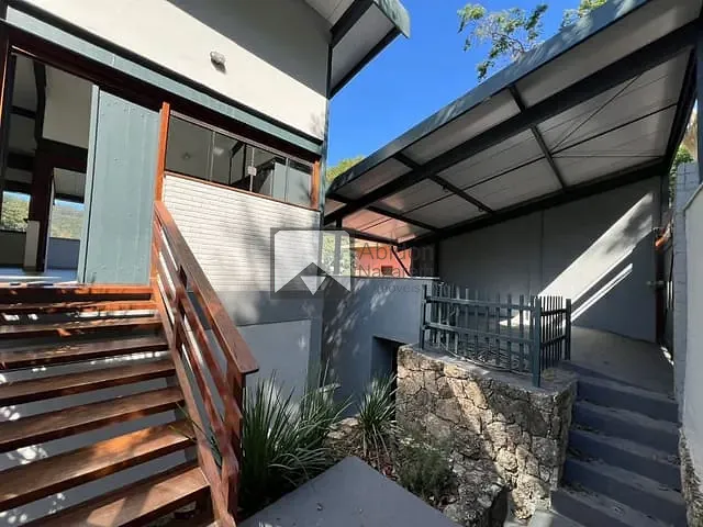 Casa com 770m² 4 quartos e 3 banheiros, para alugar, no bairro São Francisco em Niterói