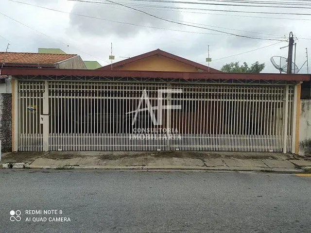 Casa com 250m² 6 quartos e 2 banheiros, à venda, no bairro Flor Do Vale em Tremembé