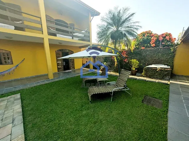 Sobrado com 450m² 4 quartos e 4 banheiros, à venda, no bairro Aruan em Caraguatatuba
