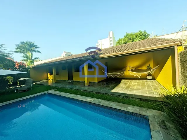 Sobrado com 450m² 4 quartos e 4 banheiros, à venda, no bairro Aruan em Caraguatatuba