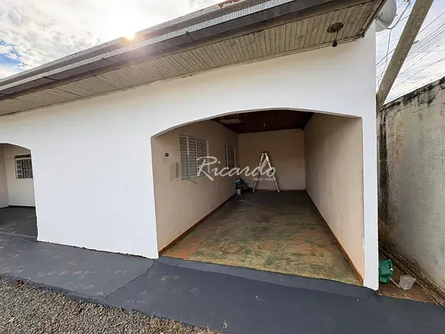 Casa com 360m² 2 quartos e 1 banheiro, à venda, no bairro Jardim Panorama em Arapongas