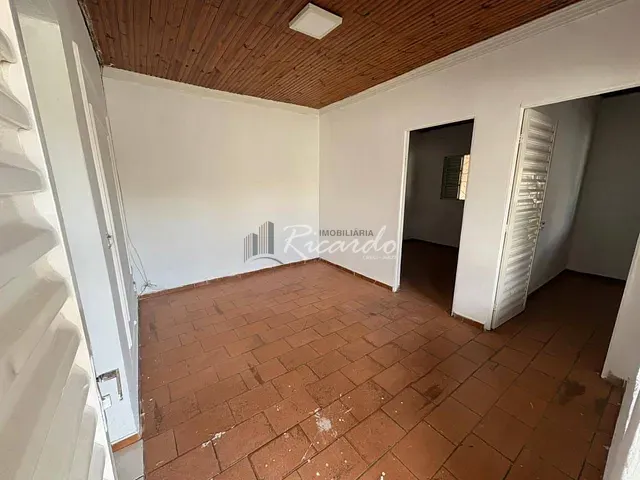 Casa com 360m² 2 quartos e 1 banheiro, à venda, no bairro Jardim Panorama em Arapongas
