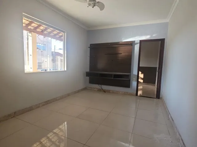 Foto do Casa - Casa com 4 dormitórios para locação, por R$ 2.800,00/mês – Santa Terezinha - Lavras/MG | Burgarelli Imóveis