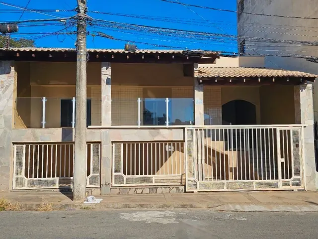 Foto do Casa - Casa com 4 dormitórios para locação, por R$ 2.800,00/mês – Santa Terezinha - Lavras/MG | Burgarelli Imóveis