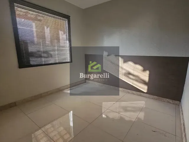 Casa 4 quartos e 3 banheiros, para alugar, no bairro Retiro em Lavras