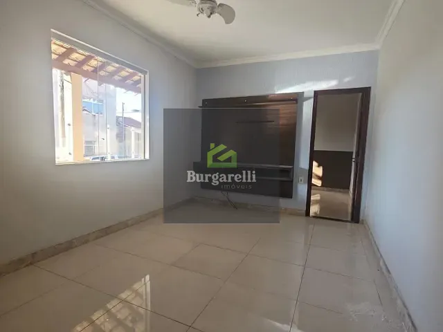 Casa 4 quartos e 3 banheiros, para alugar, no bairro Retiro em Lavras