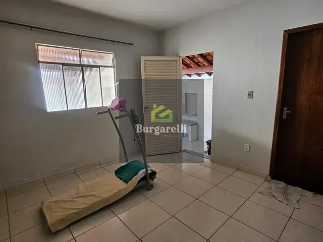 Casa 4 quartos e 3 banheiros, para alugar, no bairro Retiro em Lavras