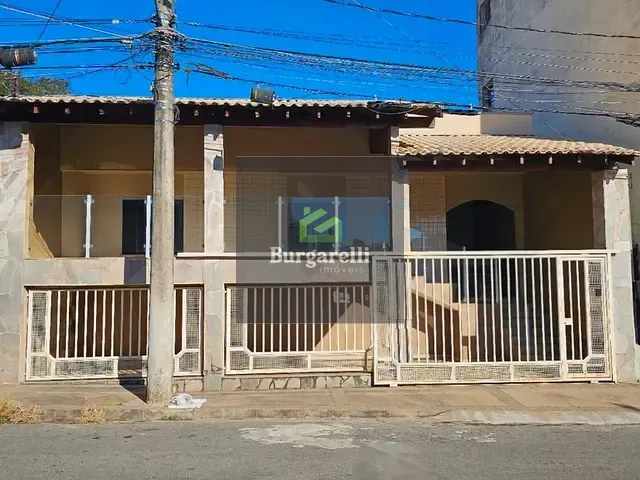 Casa 4 quartos e 3 banheiros, para alugar, no bairro Retiro em Lavras
