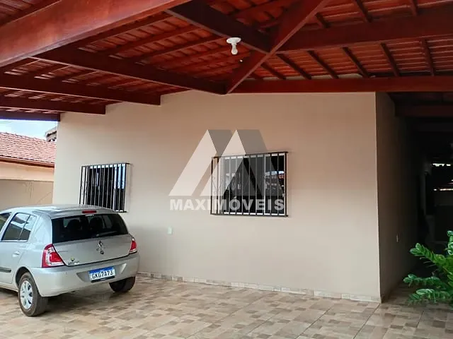 Casa com 300m² 2 quartos e 1 banheiro, à venda, no bairro Esmeralda em Virgem da Lapa