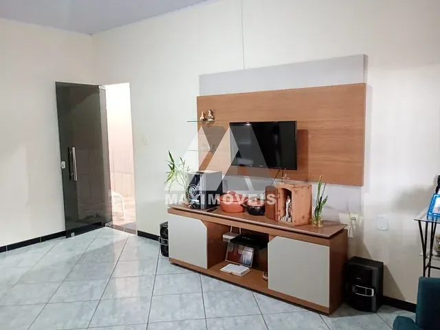 Casa com 300m² 2 quartos e 1 banheiro, à venda, no bairro Esmeralda em Virgem da Lapa